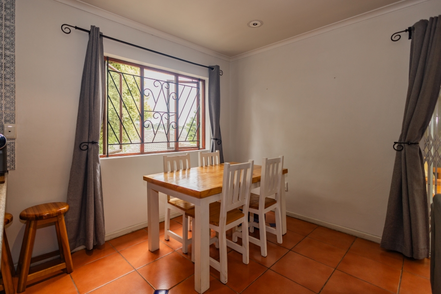 3 Bedroom Property for Sale in The Crest Western Cape